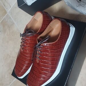 Mens Size 11 Alligator sneakers